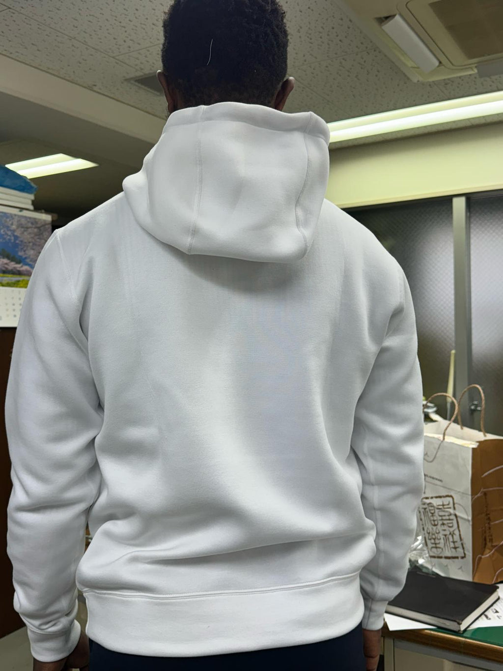 HOODIES & SWEETSHIRTS