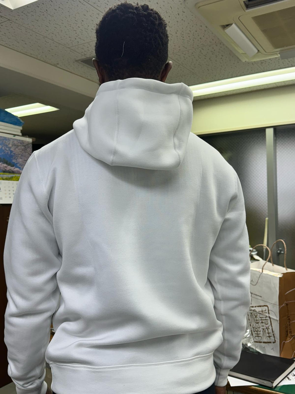 HOODIES & SWEETSHIRTS