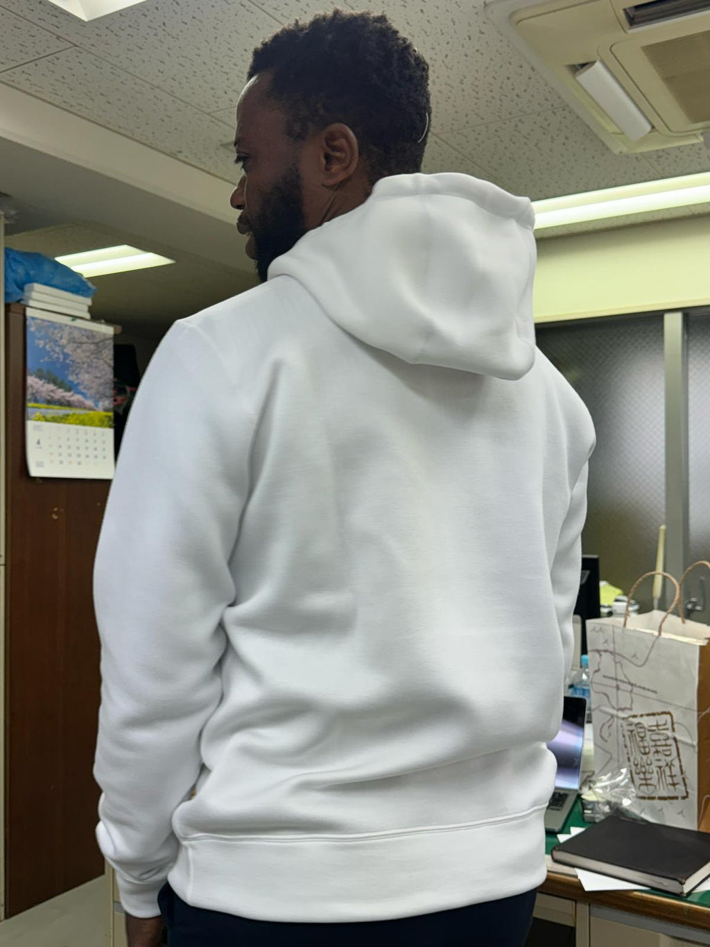HOODIES & SWEETSHIRTS
